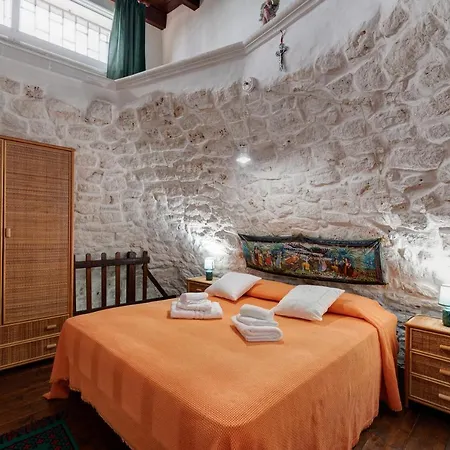 Il Trullo Del Nonno * 奥斯图尼