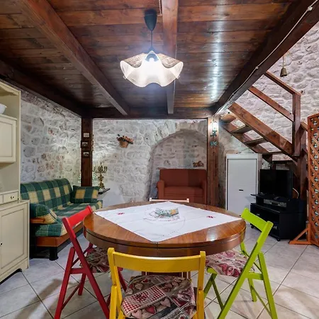 Il Trullo Del Nonno * 奥斯图尼