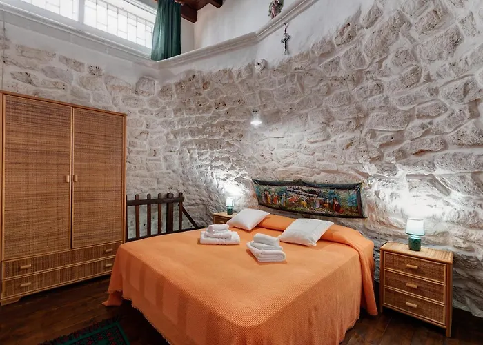 Il Trullo Del Nonno * 奥斯图尼